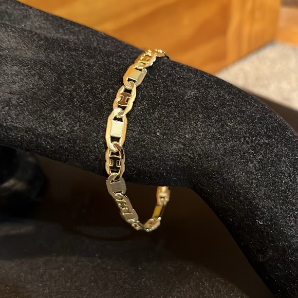 Beautiful 14k Gold Plated Bracelet - Unisex - Picture 2 of 6